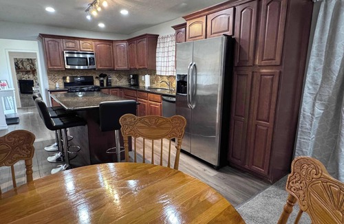 Port Arthur House | Entire Spacious 4 BR Home for Professionals