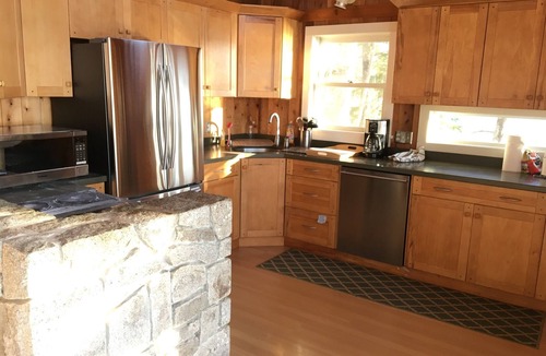 Sullivan House | “Escape” to a Waterfront Artist’s Home on Secluded Evergreen Point, Taunton Bay