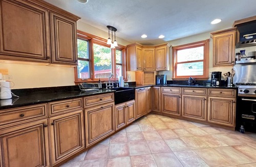 Manchester Center House | Escape to Shadow Peak Retreat: Your Luxurious Vermont Getaway