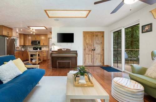 Sudden Valley Cabin | Evergreen Cabin- serene getaway close to mountain biking, hiking & skiing