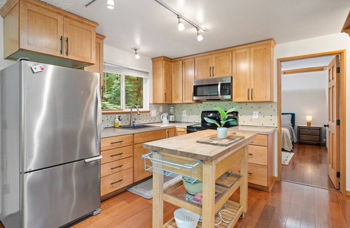 Sudden Valley Cabin | Evergreen Cabin- serene getaway close to mountain biking, hiking & skiing