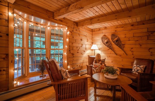 Mount Holly Cabin | Evergreen Hideaway - Okemo Central Cabin with Hot Tub!