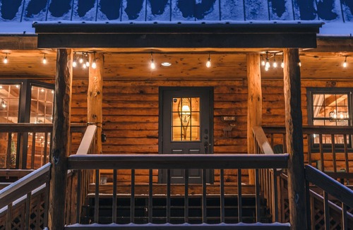 Mount Holly Cabin | Evergreen Hideaway - Okemo Central Cabin with Hot Tub!