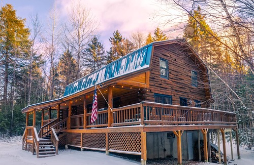 Mount Holly Cabin | Evergreen Hideaway - Okemo Central Cabin with Hot Tub!