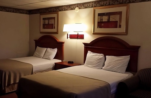 Campbelltown Hotel | Excellent Choice! 4 Budget-Friendly Units Near Zoo America, FREE Breakfast!