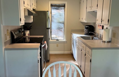 Grantham Condo | Experience lake life! Beautiful, light-filled Grantham condo near Lake Sunapee