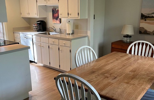 Grantham Condo | Experience lake life! Beautiful, light-filled Grantham condo near Lake Sunapee