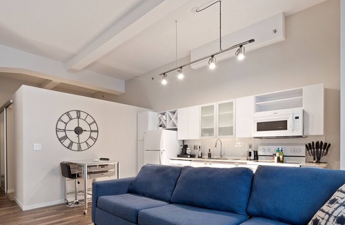 Downtown Cincinnati Condo | Experience the Best of Downtown Living - Amazing Amenities & Pool Access 503