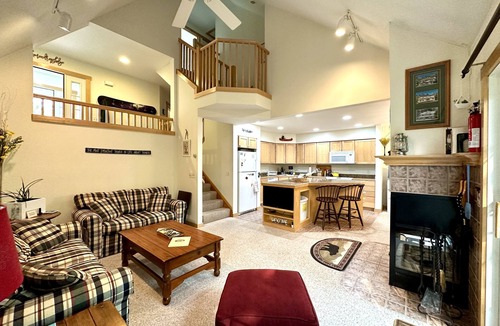 West Dover House | Experience Vermont’s Fall Magic at the Lemondrop Lodge