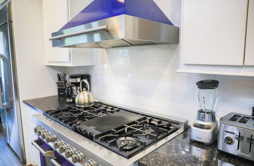 Prairie View House | Exquisite 7-bedroom chateau with EVERYTHING you need for a luxury getaway