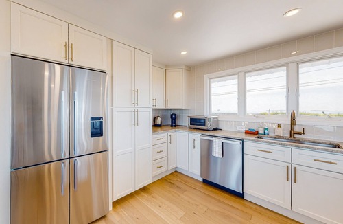 Rye House | Exquisite oceanfront home with fireplace, balcony, AC & W/D