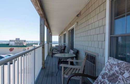 Old Orchard Beach Condo | Fabulous beachfront 2 Bedroom Condo in the middle of the action
