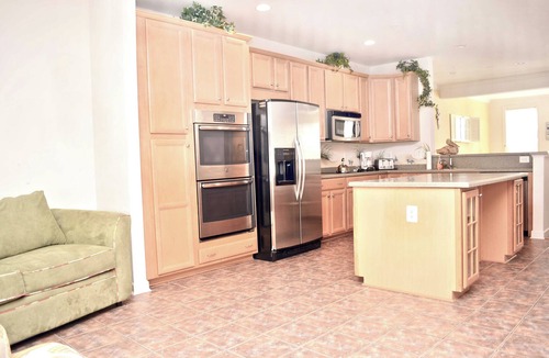 Sunset Island House | Fabulous Luxury 5 Bedroom townhouse With WiFi In Gated Community On Bayside With Indoor/Outdoor Pools, Private Beaches, Restaurant, And More Just Ten Minutes From Beach!