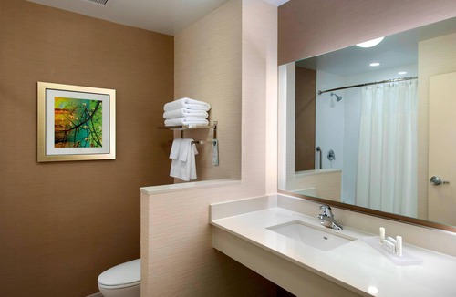 East Syracuse Hotel | Fairfield Inn and Suites by Marriott Syracuse Carrier Circle