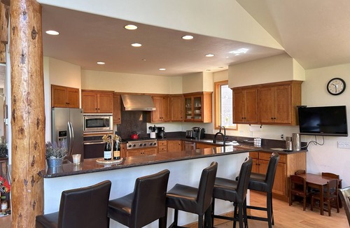 Breckenridge House | Families & Gatherings - Hot Tub, huge views, on Blue River, activities for all!