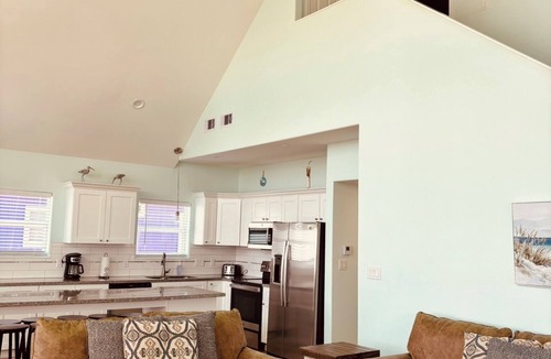 Gilchrist House | FAMILY BEACH FRONT with amazing ocean views and great loft