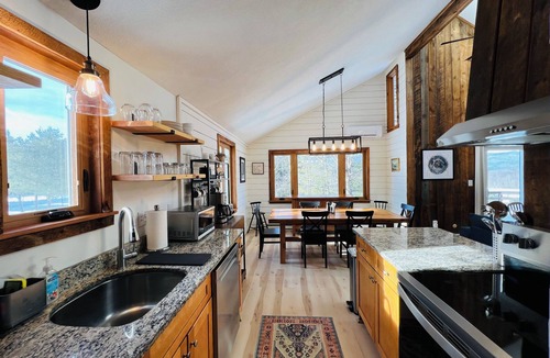 Thornton House | Family-Friendly 3Bd+Loft w/Mtn Views + Fireplace