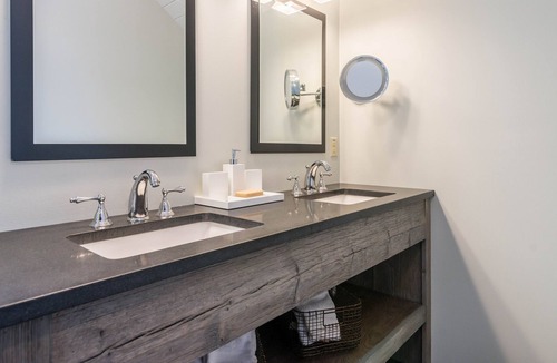 Winhall House | FAMILY FRIENDLY DESIGNER DECORATED SKI RETREAT