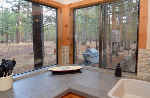 Black Butte Ranch House | Family Friendly Home: Large Deck, Forest Views, Fireplace, Close to Amenities.