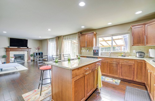 Silver Lake House | Family-Friendly Home w/Patio & Garden in Everett!