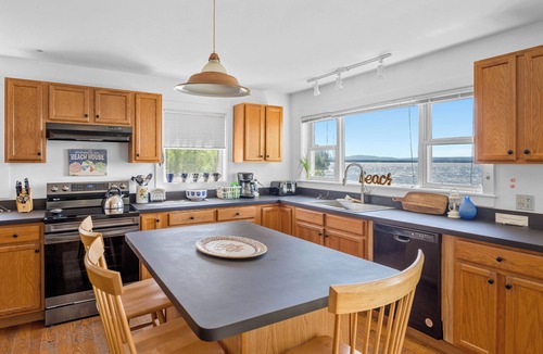 South Hero House | Family Friendly Lake Front Property on the Water's Edge. Spectacular Setting.