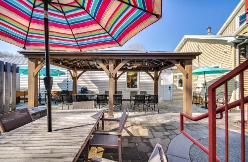 Zanoni Apartment | Family-Friendly Main St Gloucester Apt with Balcony!