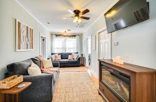 Zanoni Apartment | Family-Friendly Main St Gloucester Apt with Balcony!