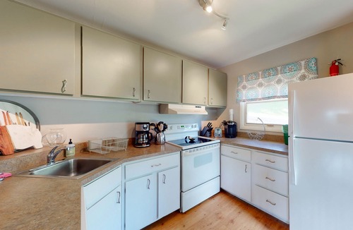 Warren Condo | Family-Friendly, Mountain-View Condo with Deck, WiFi, and Fireplace
