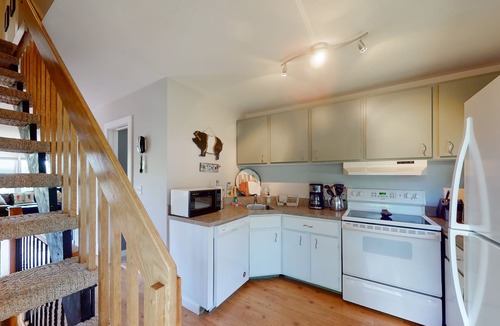 Warren Condo | Family-Friendly, Mountain-View Condo with Deck, WiFi, and Fireplace