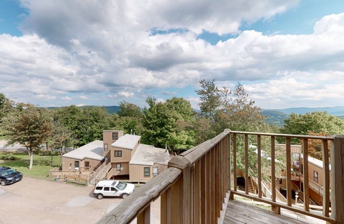 Warren Condo | Family-Friendly, Mountain-View Condo with Deck, WiFi, and Fireplace