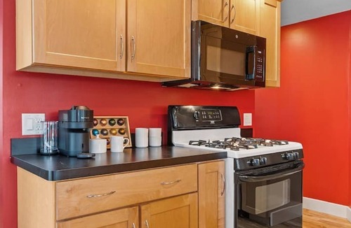 Methuen House | Family-Friendly Townhouse on the Merrimack River