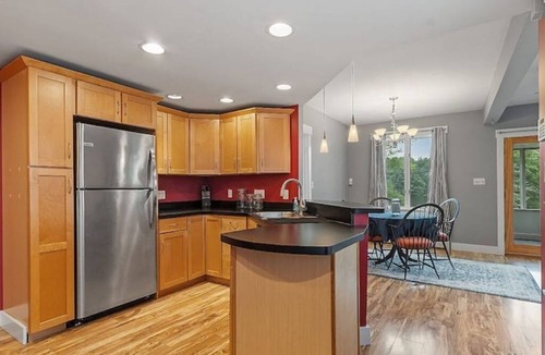 Methuen House | Family-Friendly Townhouse on the Merrimack River