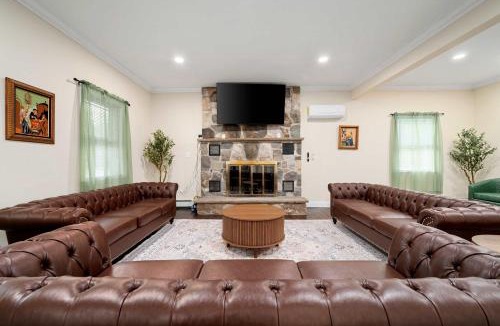 Sparrow Bush House | Family Oasis Pool Firepit Creek Near Delaware