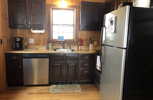 Londonderry House | Family/Pet Friendly Cabin w/Modern Upgrades: Minutes to Mountains, Farms, Lake