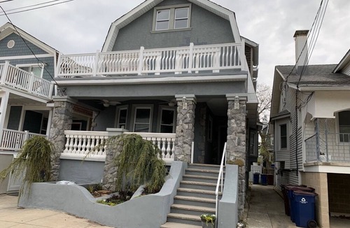 Ventnor City House | Family-Sized with Bay Views and Close to Beach
