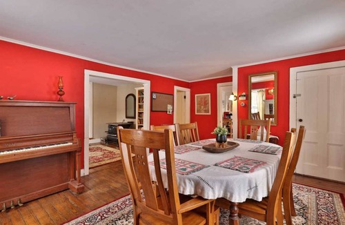 Chittenden House | Farmhouse ∙ 4 bedrooms ∙ 8 guests