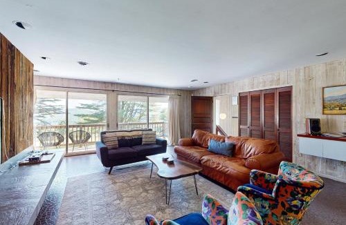 Jamaica House | Fawn Ledge