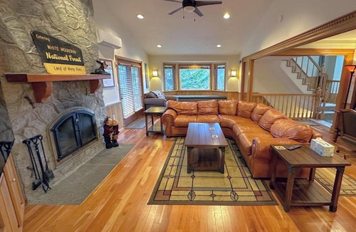 Bretton Woods House | FC43 Renovated cozy spacious cottage with AC, air hockey, wifi close to ski trails!