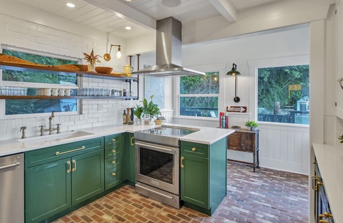 Clinton House | Ferry Cove - Private low bank beachfront property.
