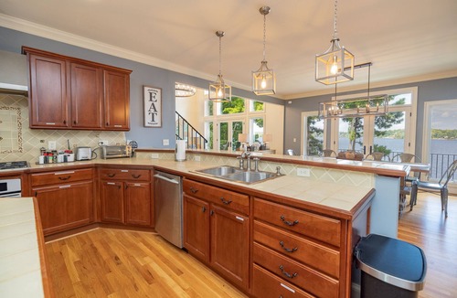 Wise House | Firefly Bay - Amazing Views, Hot Tub, Main Lake, Pet Friendly