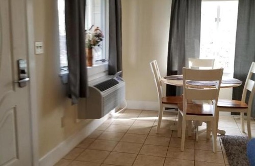 Edgecomb Apartment | First floor comfort and convenience Sheepscot Harbour Studio #207