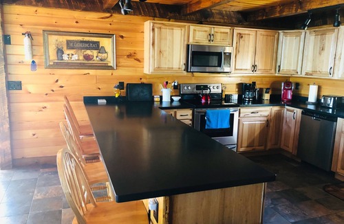 North Hero House | FOLIAGE SALE OR FALL FISHING—-2026 SEASON OPEN Waterfront Private-Dock-Launch