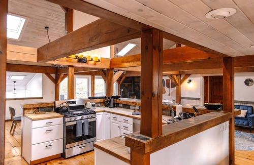 Kerhonkson Villa | Forest Villa: Yoga Studio, Theater, Fire Pit + Deck | Dream House in the Gunks