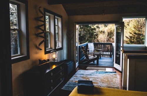Kerhonkson Villa | Forest Villa: Yoga Studio, Theater, Fire Pit + Deck | Dream House in the Gunks