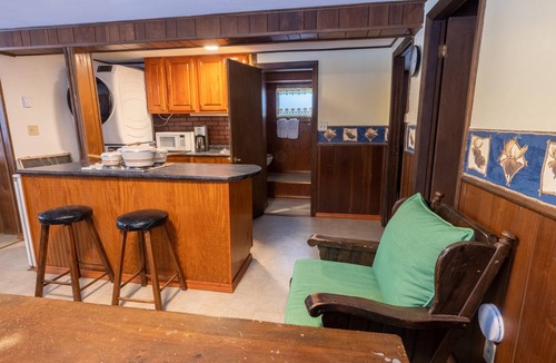 Montgomery Center Ski Chalet | Four-Season Chalet, Hiking, Skiing, 5 Minutes to Jay Peak, Vermont!