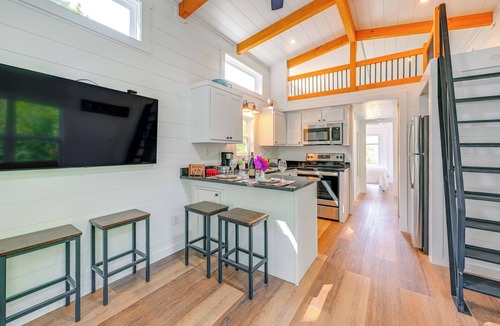 Franklin Cottage | Franklin Cottage: Deck w/Blue Ridge Mtn Views!