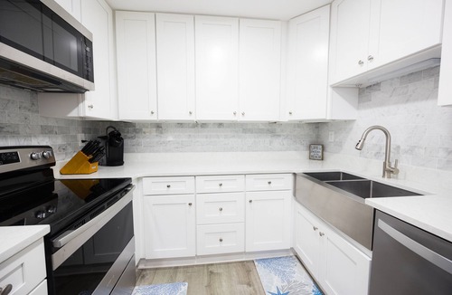 North Ocean City Condo | Freshly Renovated 5-Star ☆! Steps to indoor/outdoor pools, BEACH, shops & dining