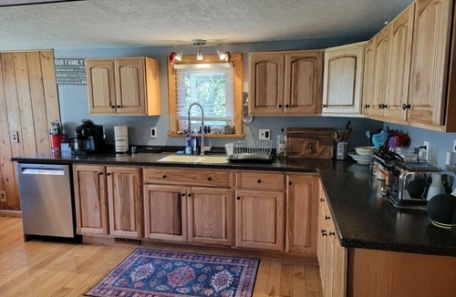 Burdett House | From wine tours to family gatherings, this quaint cape has something for all!