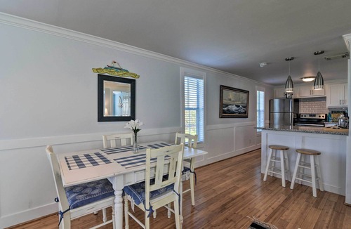 Galveston Cottage | Galveston Cottage w/Deck: Walk to Beach!