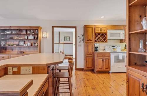 Quechee House | Game Room/Bar, Sleeps 14 - Mountain View Estate